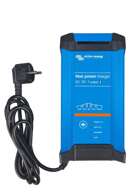 Blue Smart IP22 Charger 12/15 (1)