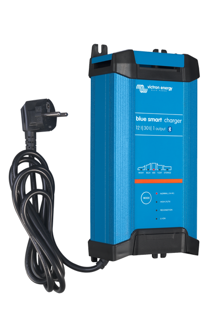 Blue Smart IP22 Charger 12/30 (1)